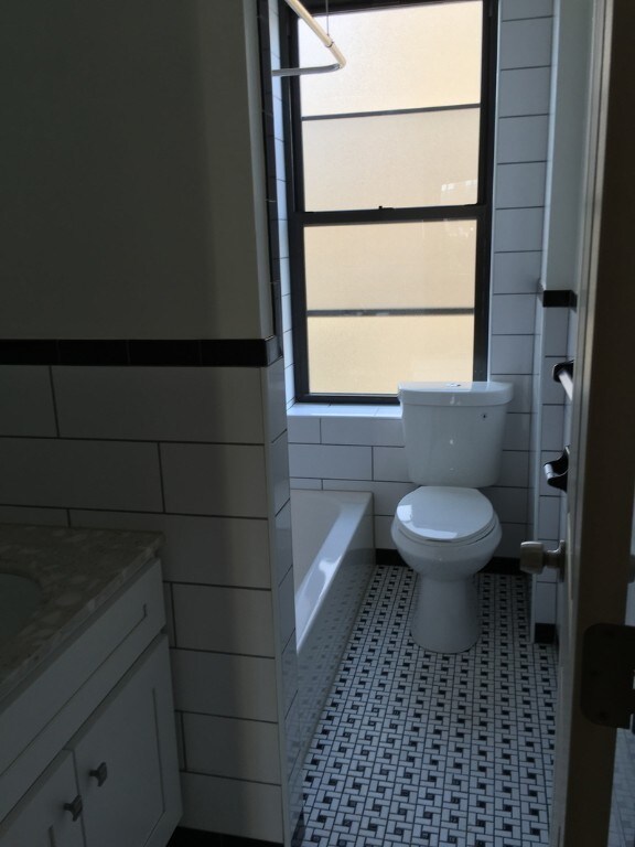 Foto del edificio - 37 Bay 26th St