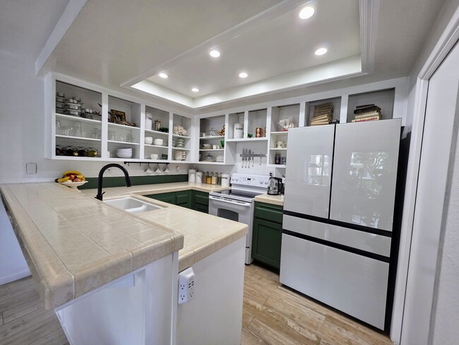 Building Photo - 4106 Apricot Dr