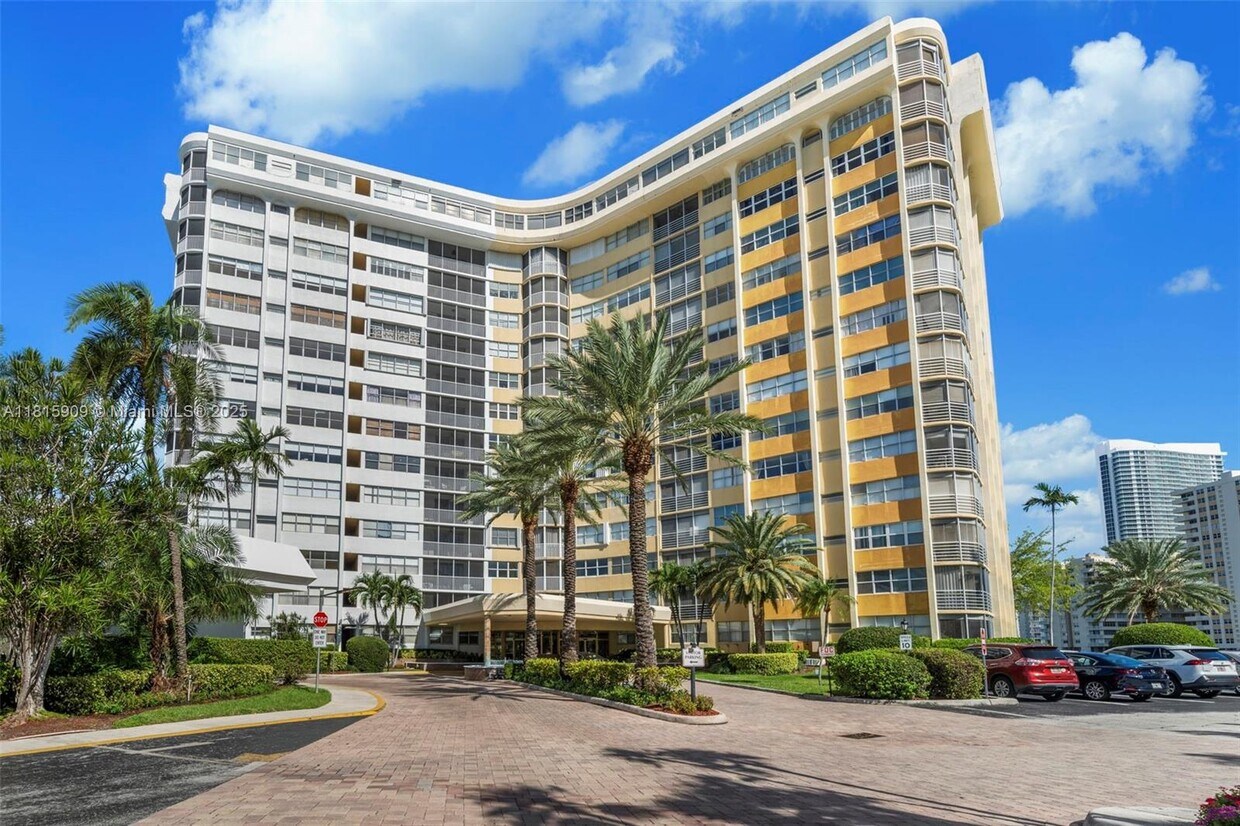 Primary Photo - 100 Golden Isles Dr