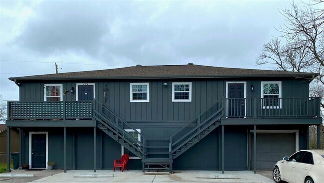 Building Photo - 1347 Greenoak Dr