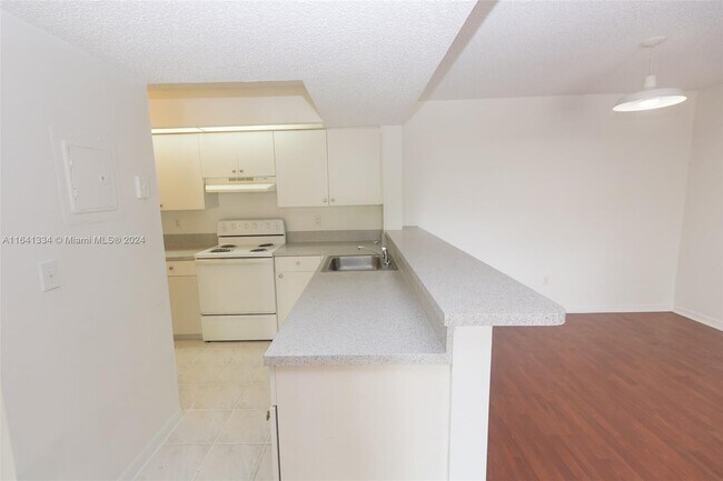 Foto del edificio - 18870 NW 57th Ave