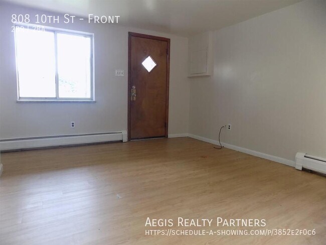 Building Photo - 808 10th St
