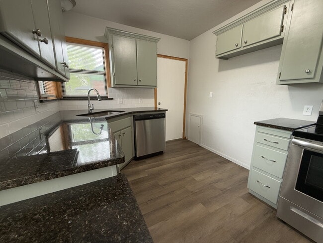 Building Photo - 3 Bed, 3 bath Home in Cashion Place