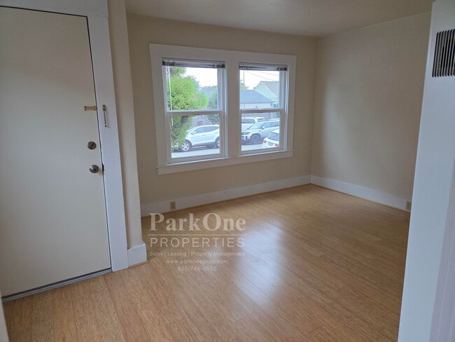Foto del edificio - 979 Stannage Ave
