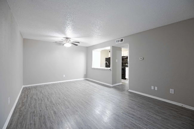 Building Photo - 3203 W Walnut Hill Ln