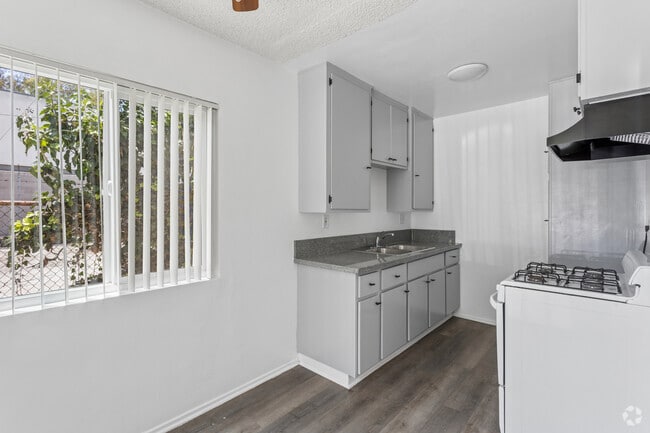 1 dormitorio, 1 baño - 882 pies cuadrados - Comedor - 2135 Santa Fe Ave.