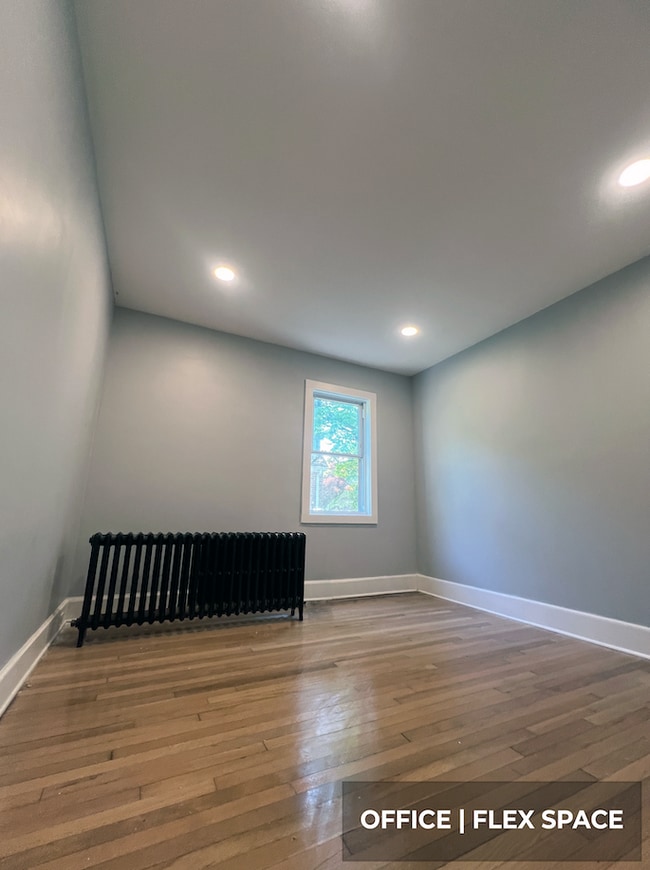 Building Photo - 7 Willowbrook Pl