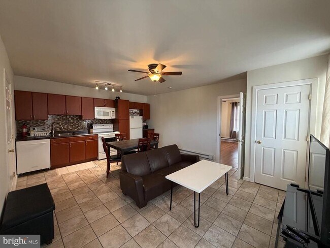 Foto del edificio - 7103 Rising Sun Ave