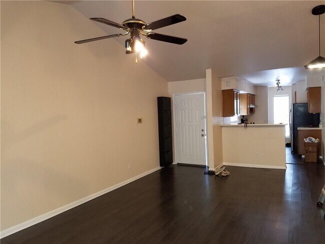 Foto del edificio - 2450 Wickersham Ln
