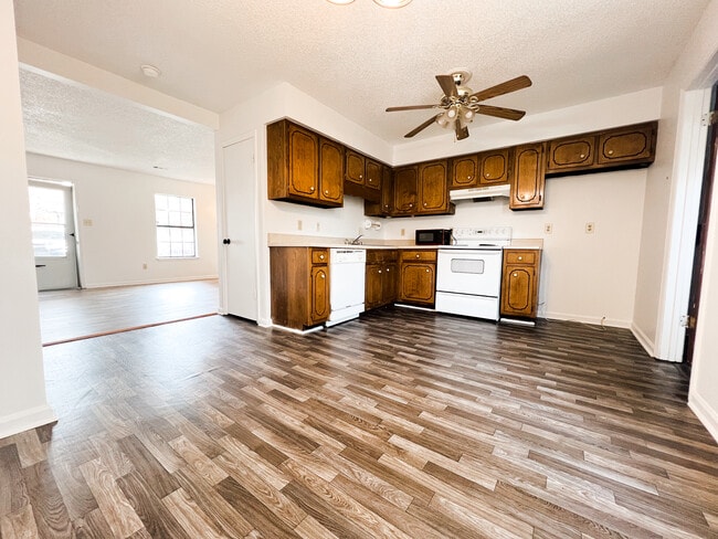 Building Photo - 1303 Santa Fe Cir