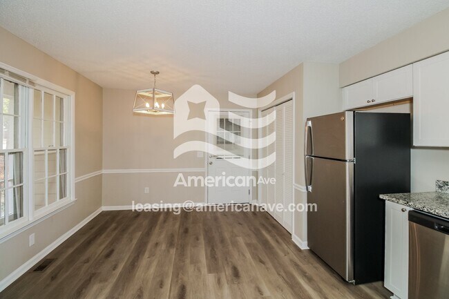 Foto del edificio - 216 Pond Ridge Rd E