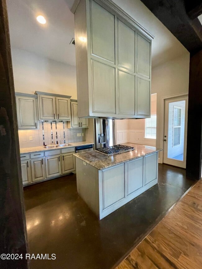 Building Photo - 218 Brightwood Dr