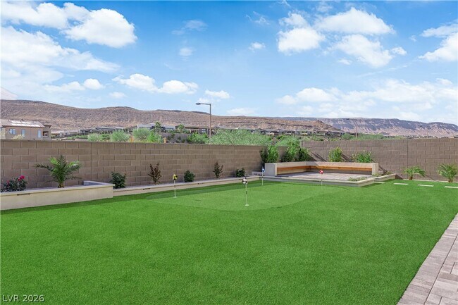 Foto del edificio - 10663 Stone Ledge Ave