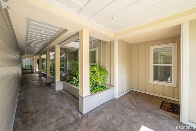 Foto del edificio - $3,300 / 1BR • 1BA • 757 SF • First-Floor Ka Malanai Condo | Available Now! (Kailua)