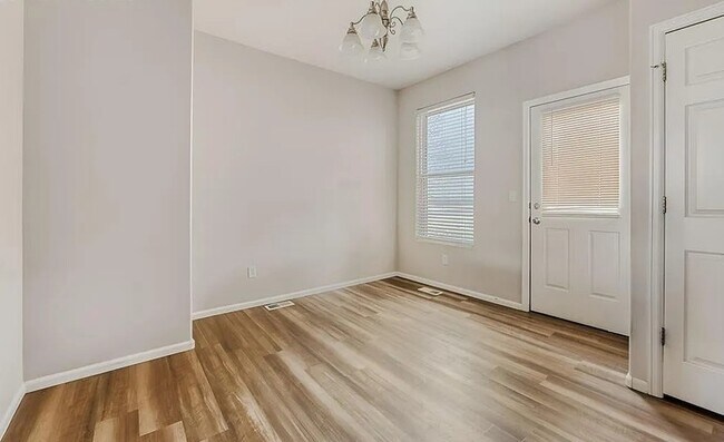 Foto del edificio - 7710 Sandy Springs Point