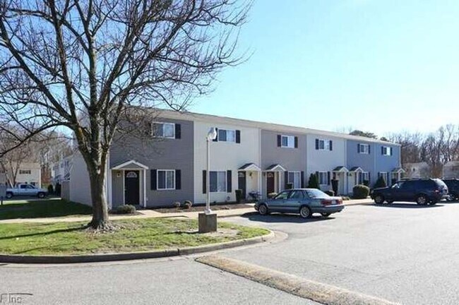 Building Photo - 3 bedroom, 2 bathroom townhouse