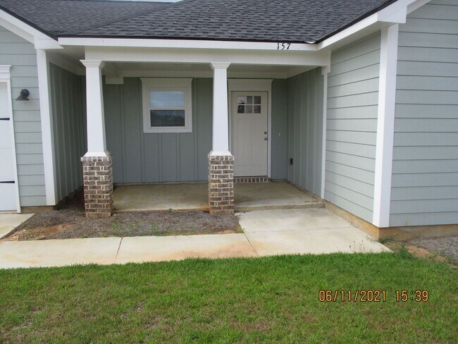 Building Photo - 157 Live Oak Drive