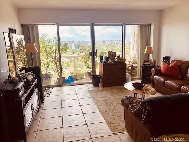 Foto del edificio - 2451 Brickell Ave