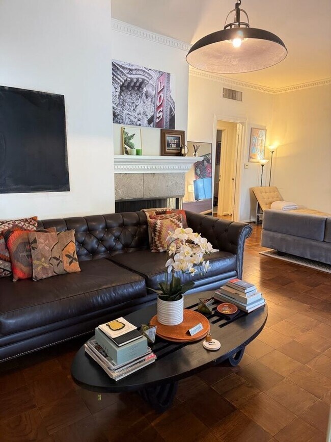 Foto del edificio - 9080 Shoreham Dr