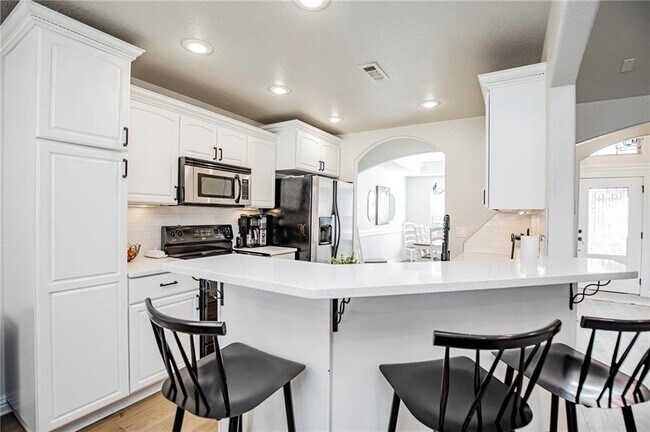 Building Photo - 6517 W Hearth Bay