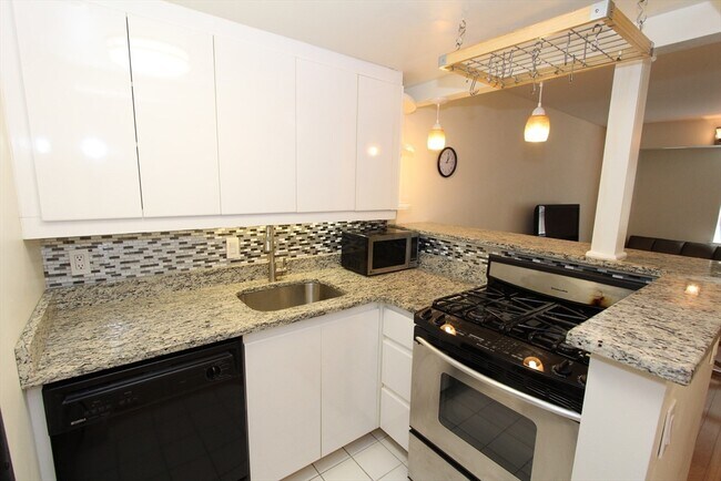 Building Photo - 172 Tremont St