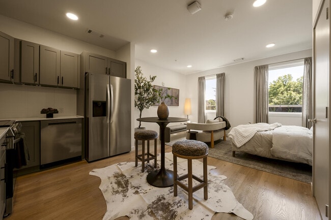 Building Photo - Delux WeHo