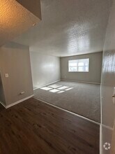 Building Photo - 1415 W Maple Ave
