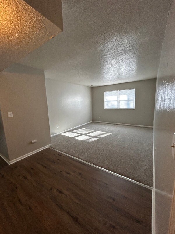Primary Photo - 1415 W Maple Ave