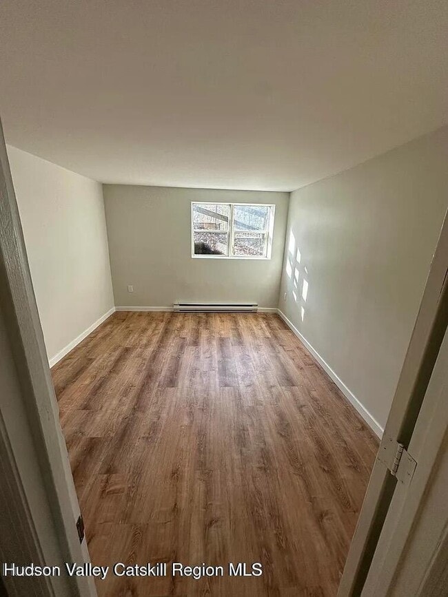 Foto del edificio - 143 Vedder Rd