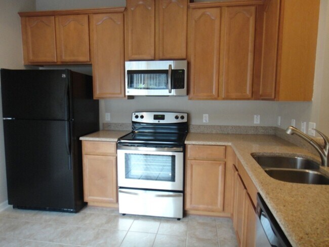 Building Photo - 3/2 with loft Windermere Town home in Summ...