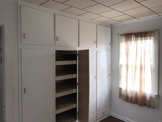 Foto del edificio - 2Bed 1Bath Country Living in the City with Laundry Hookups