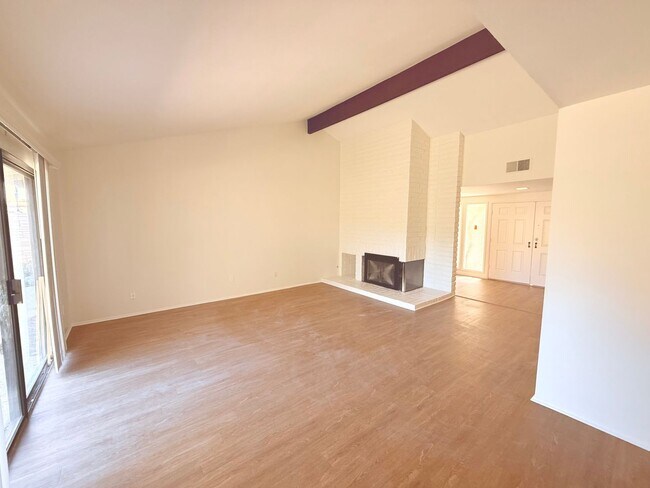 Foto del edificio - Spacious 4 bedroom 2 bath home located in ...