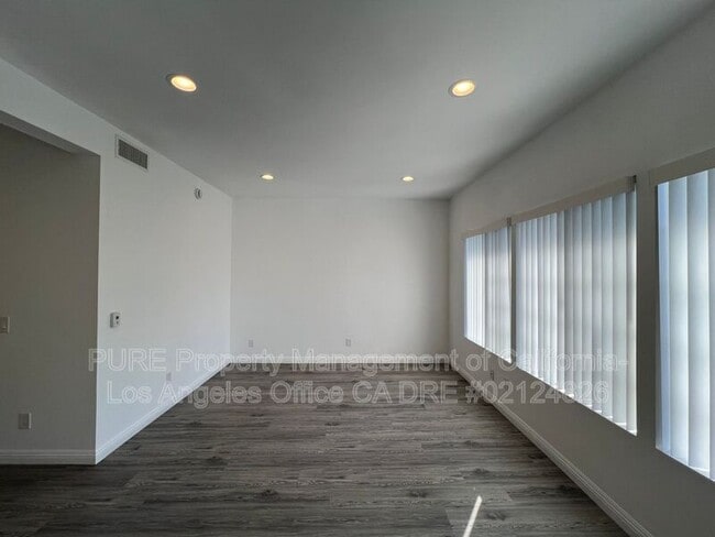 Building Photo - 1122 166th St