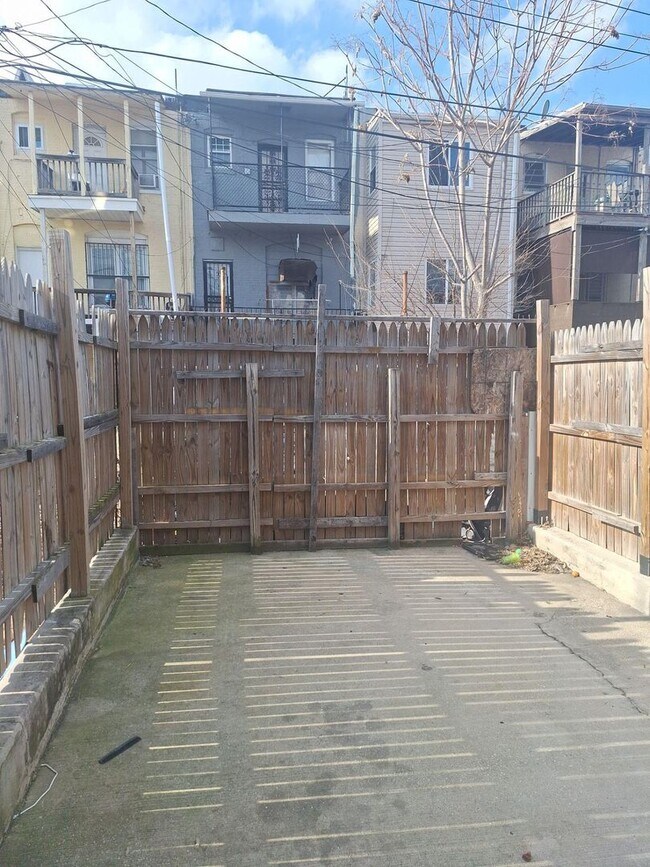 Building Photo - Historic Charm Meets Modern Comfort: 2BR Baltimore Townhouse with Private Yard