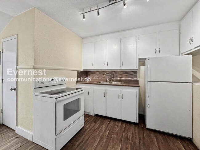 Foto del edificio - 247 S Hazel Ct