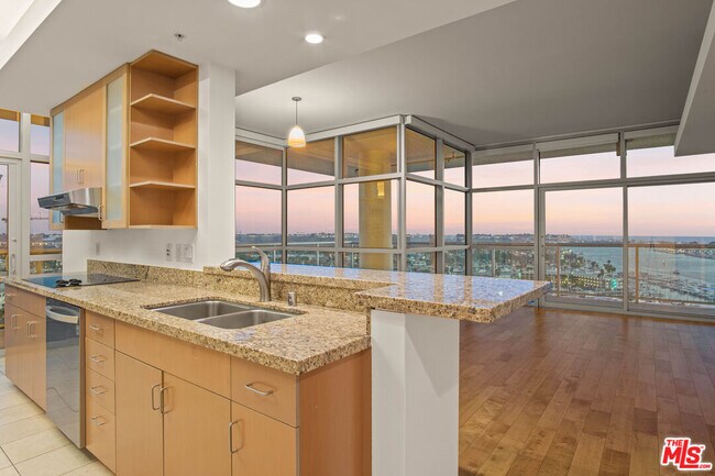 Foto del edificio - 13700 Marina Pointe Dr