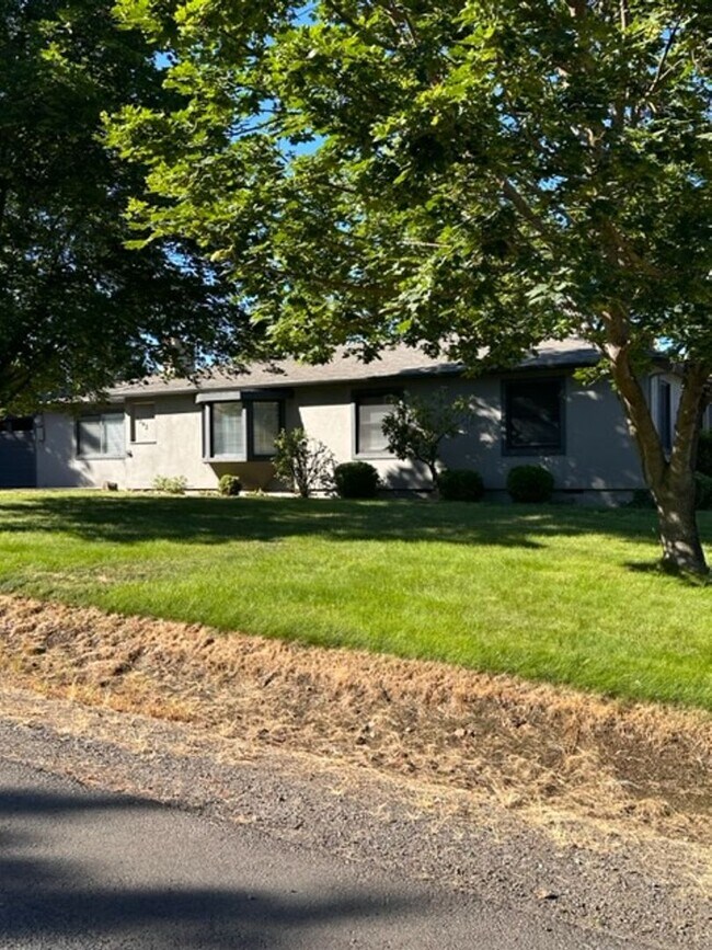 Building Photo - BEAUTIFUL LARGE HOME SURROUNDED BY TREE'S ...