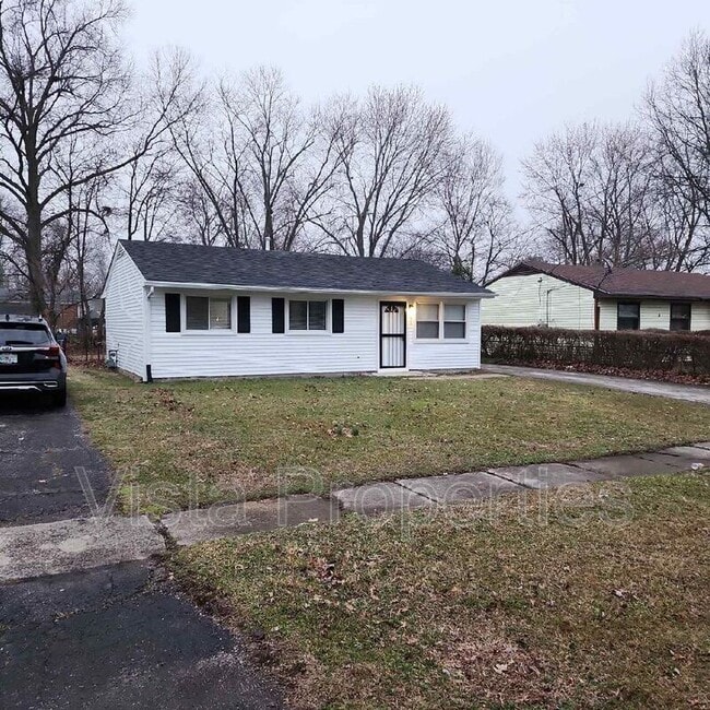 Building Photo - 5019 Yew Ln