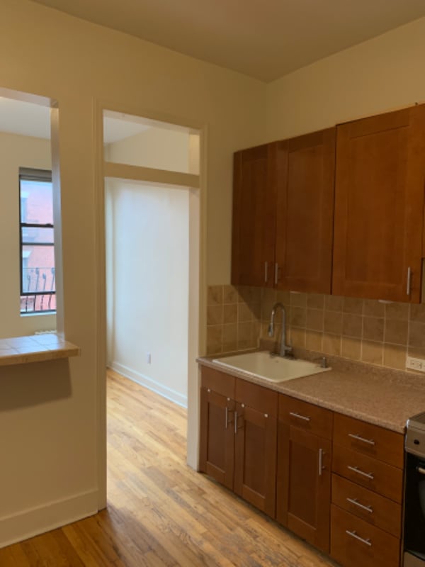 Building Photo - 192 Bleecker St