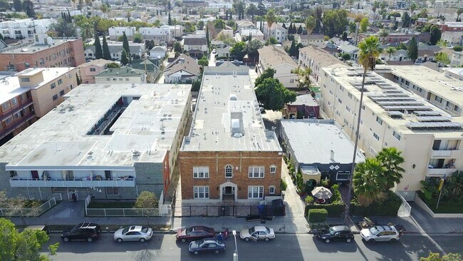 Building Photo - 5522 Sierra Vista Ave