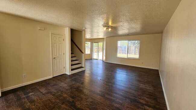Foto del edificio - 4 bed 2.5 bath