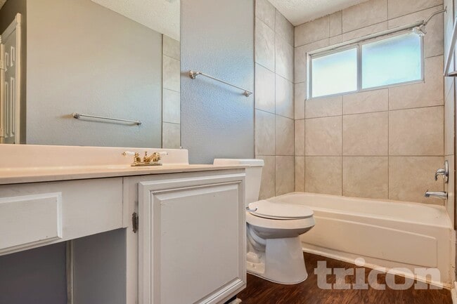 Building Photo - 1417 Baker Dr