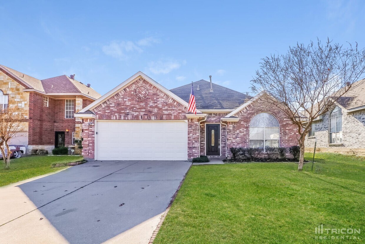 Foto principal - 904 Blossomwood Court Arlington TX