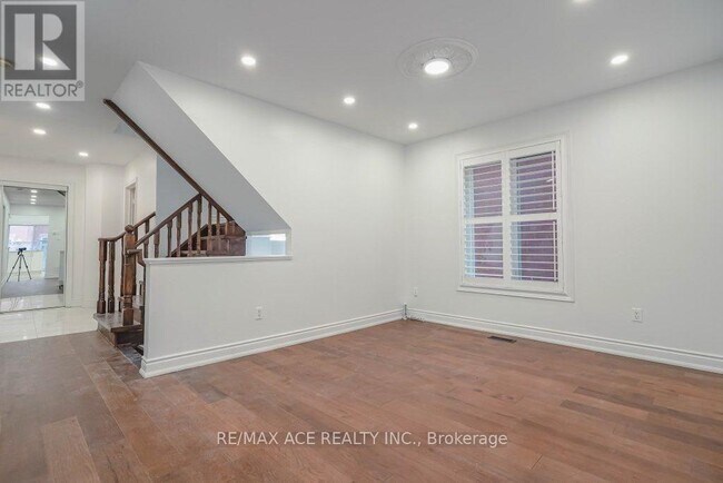 Building Photo - 168 Roxbury St