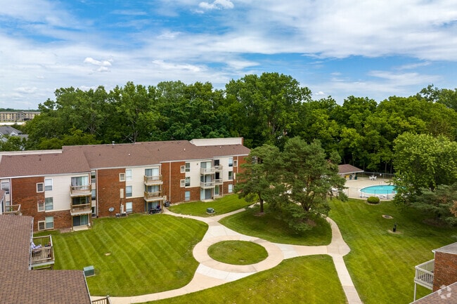 Aerial Photo - Belleville Pointe Apartments