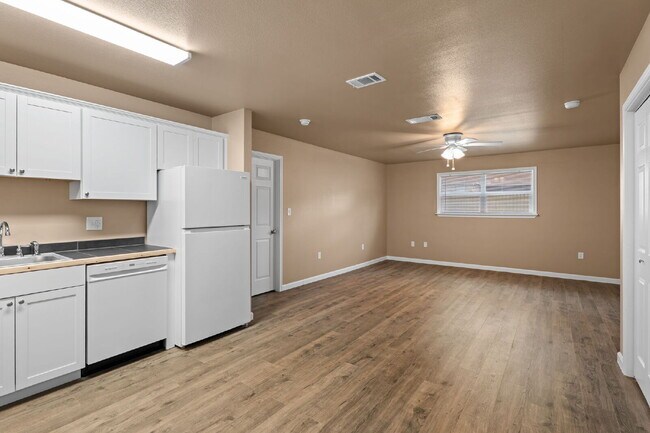Building Photo - New Construction 2BR/2BA Duplex with Modern Finishes in Mart, TX