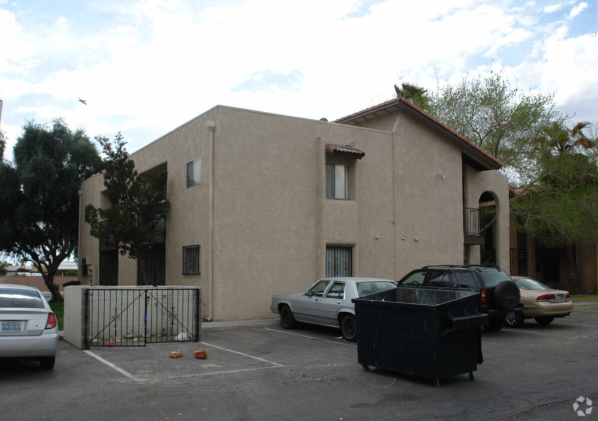 Building Photo - 4718 W Twain Ave