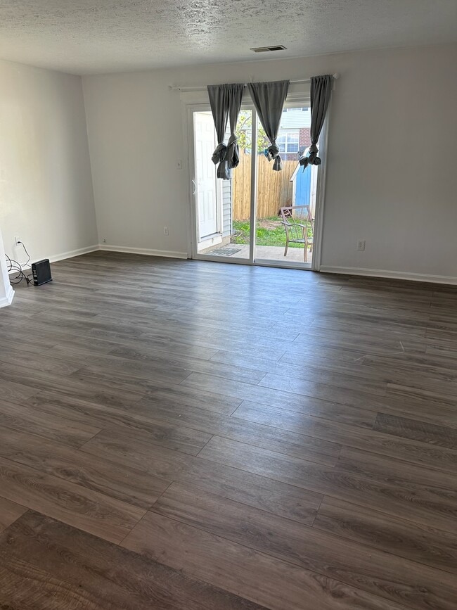 Living/Dining Room Combo - 620 Kittendale Cir