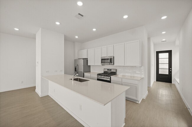 Building Photo - 2207 Diagonal Ln