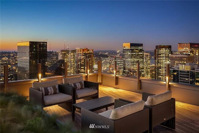 Foto del edificio - 121 Stewart St